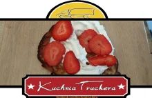 Bananowe naleśniki z bitą śmietaną i truskawkami - Kuchnia Truckera