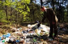 Śmieci w polskich lasach przybywa