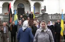 Banderowcy przejmują kościół prawosławny i wyrzucają z niego wiernych.