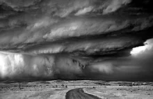 Czarno-białe zdjęcia burzy