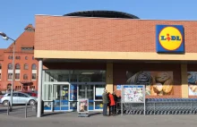 Lidl rozsierdził klientów. Wymazali krzyże z opakowań