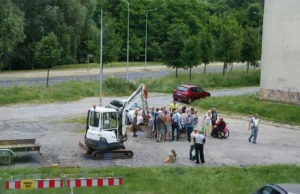 Awantura o myjnię na Kozanowie. Mieszkańcy rzucają się pod koparki...