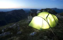 Jak bezpiecznie nocować w namiocie?