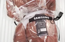 Samsung promuje Galaxy S9 tworząc przezroczystą kolekcję ubrań.