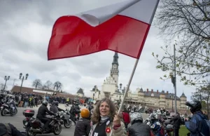 CBOS: Coraz więcej młodych Polaków deklaruje prawicowe poglądy