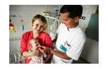 Żeby ratować córeczkę, trzy miesiące mieszkali w szpitalu