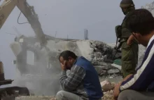 Izrael niszczy domy Palestyńczyków i domaga się zapłaty