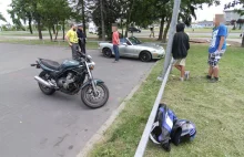 Wypadek we Wrocławiu. Motocylista wjechał w myjącego szyby na skrzyżowaniu...