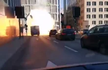 "Jaki głupi! Co?" Polacy nagrali wybuchający autobus w Sztokholmie.