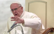 Papież do księży: Nie podtykajcie ludziom cennika!