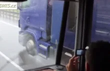 Czeska drogówka nagrywa kierowców ciężarówek z pokładów autobusów