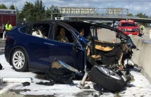 Programista Apple ginie w wypadku w samochodzie Tesla jadącym na autopilocie.