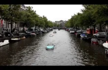 Po kanałach w Amsterdamie pływały...samochody