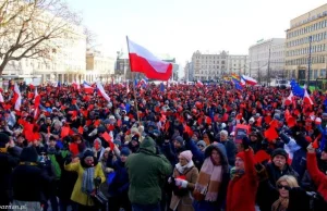 Plac Wolności: zamiast marszu KOD manifestacja w obronie niemieckich kobiet