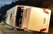 Wypadek autokaru w Niemczech. "Kierowca prawdopodobnie zasnął"