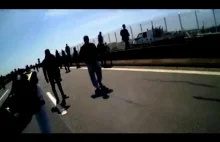 Francuska policja i nielegalni imigranci w Calais