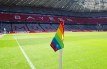 LGBT wchodzi na stadiony. W Bundeslidze pojawiły się tęczowe chorągiewki