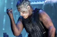 Muzycy Rammstein zakpili z rosyjskiego prawa. Całowali się na scenie w...