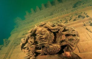 Podwodne ruiny starożytnych miast