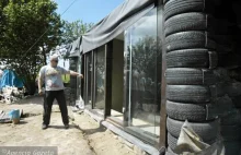 Dom z 1500 opon, puszek i ziemi - pierwszy Earthship w Polsce