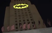 Bat-sygnał ukazał się w Los Angeles! Zobacz relację z hołdu dla Adama Westa