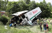 Szef MSWiA odznaczy młodego bohatera. Wybił szybę i wyprowadzał kolegów