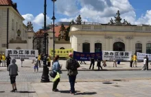 Praktykujący Falun Gong protestują podczas wizyty chińskich urzędników
