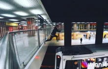 Ukrainiec, który skakał po radiowozie teraz skacze... po wagonach metra.