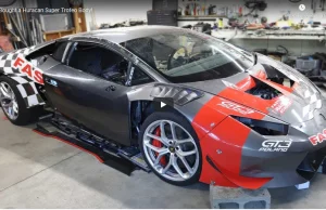 B is for Build buduje Lamborghini na elementach karoserii z Polski (ENG)