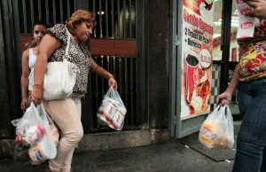 Podwyżka plac w Wenezueli zabiła 40 procent sklepów