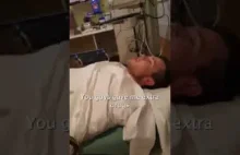Chłopak budzi się z narkozy i ma nietypową prośbę do pielęgniarki