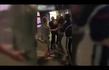 HOLANDIA- Kobieta utrudnia aresztowanie bliskiej osoby i rzuca się na policjanta