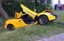 McLaren rozbił się na rondzie w Krapkowicach