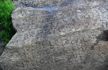 230-letni Sekretny kod wyryty w kamieniu w Francji.