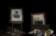 W opuszczonym domu na poddaszu znaleziono przerażające portrety