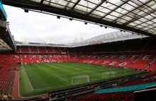 Pali się sławny Old Trafford, stadion Manchesteru United.