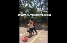 Dziewczyna atakuje chłopaka i dostaje lekcję równouprawnienia