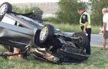Texas: Murzyn mówi ofierze wypadku samochodowego, że jej pomoże<kradnie portfel>