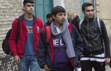 Kolejna grupa "dzieci" z Calais przewieziona do UK