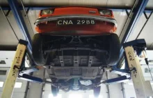Kolejny Fiat126p za milion wygrzebany po latach z garażu