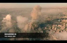 Przelot dronem nad zdewastowanym przez wojnę w Syrii Damaszkiem