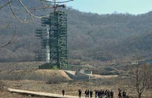 Północnokoreańska rakieta już na wyrzutni