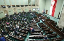 Zakaz aborcji wchodzi do Sejmu. Usunięcie ciąży tylko, gdy zagrożone jest...