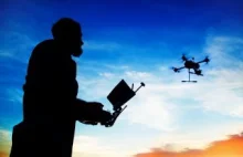 Co się stanie, gdy dron naprawdę uderzy w samolot?
