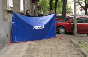 Kraków: nikt nie chciał zabrać ciała. Pół dnia leżało na chodniku