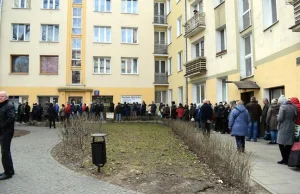 "12 godzin w kolejce po pączki". Czytelniczka pisze, co myśli o tłustym...