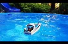 Test łódki Lego City w baseniku i na zjeżdżalni wodnej