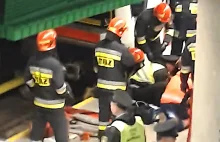 Wypadek w metrze. Pod nadjeżdżający pociąg wpadł człowiek