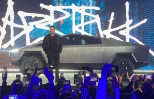 Elon Musk przedstawił nowy elektryczny samochód Tesli czyli pickupa Cyber Truck.