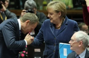 Tusk pocałował Merkel. Niemcy w szoku